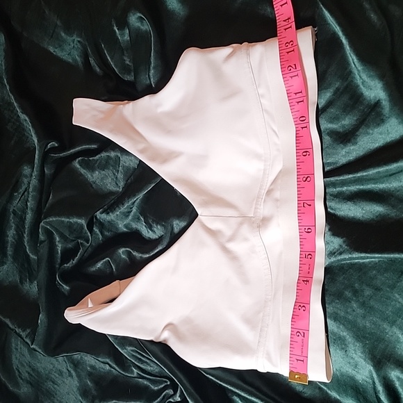 Fabletics Medium Sports Bra - Picture 4 of 5